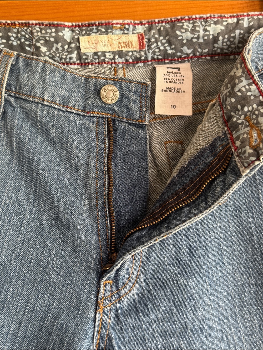 Levi’s 550 Relaxed Denim Shorts Floral Waistband Light Wash Jean Shorts 10 - Picture 3 of 13